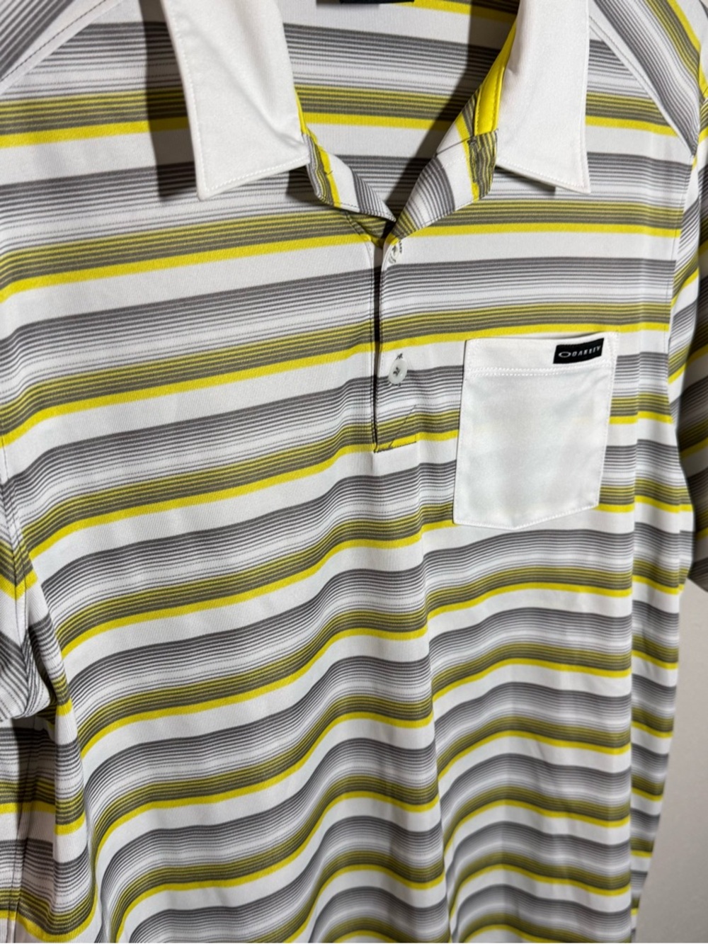 Men’s M White with Yellow/Gray Stripes Oakley Regular Fit Sporty Golf Polo - Picture 2 of 6